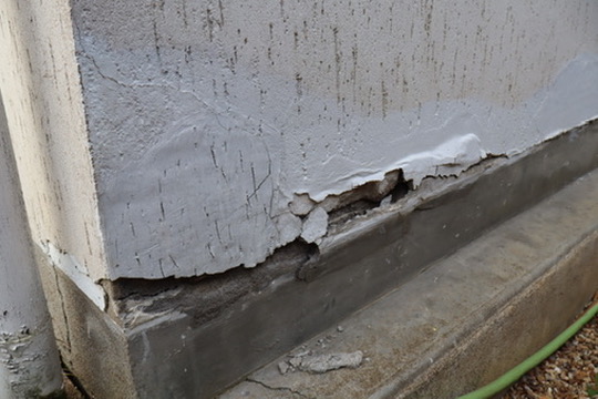 Décollement d'enduit extérieur